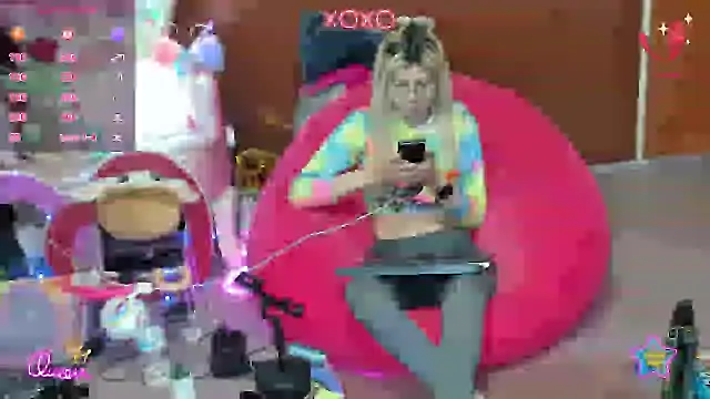 Snapshot of Skinygirl chatting on 07.30.26 Skinygirl online show from 07.30.26