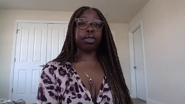 Snapshot of MadamIndigo chatting on 03.12.25 MadamIndigo online show from 03.12.25