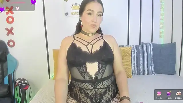 Snapshot of yelenaowens chatting on 10.01.25 yelenaowens online show from 10.01.25