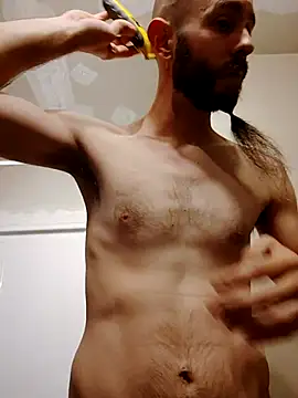 Snapshot of JohnnyFaster chatting on 11.09.25 JohnnyFaster online show from 11.09.25