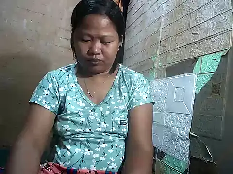 Snapshot of sweethotmom chatting on 09.18.25 sweethotmom online show from 09.18.25