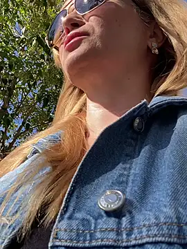 Snapshot of Lady__Maria chatting on 10.17.25 Lady Maria online show from 10.17.25