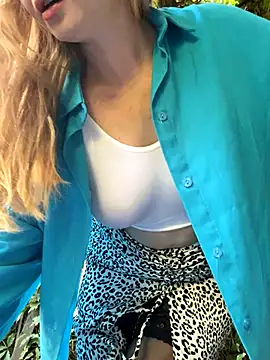 Snapshot of Lady__Maria chatting on 10.18.25 Lady Maria online show from 10.18.25