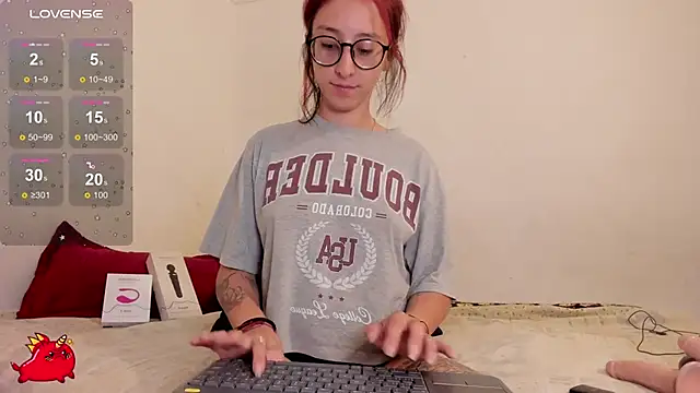 Snapshot of HEAVY_MEGAN chatting on 02.16.25 HEAVY MEGAN online show from 02.16.25