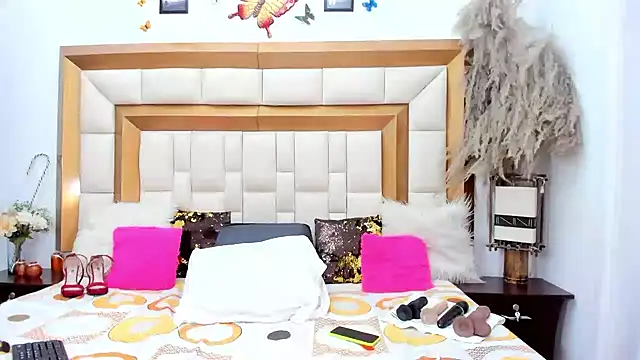 BellaKarla online show from 01.25.25