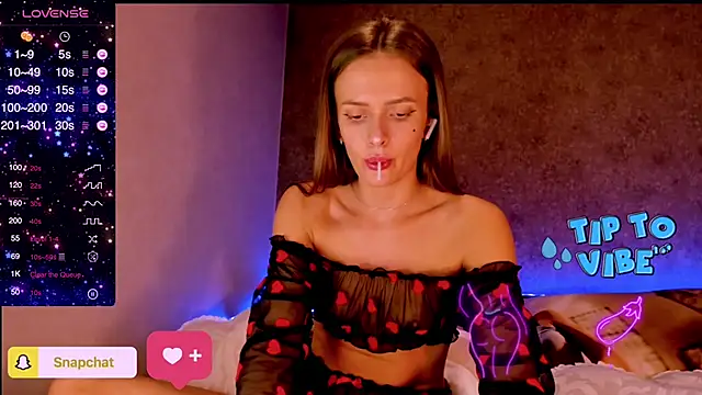 Snapshot of madina_taher chatting on 02.28.25 madina taher online show from 02.28.25