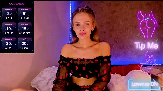 Snapshot of madina_taher chatting on 03.10.25 madina taher online show from 03.10.25