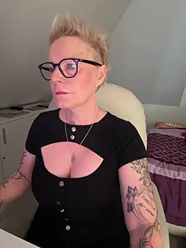 German Milf online show from 01.06.26