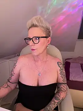 Snapshot of German_Milf chatting on 04.17.26 German Milf online show from 04.17.26