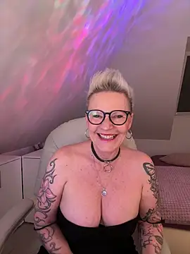 Snapshot of German_Milf chatting on 04.22.26 German Milf online show from 04.22.26