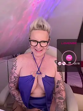 Snapshot of German_Milf chatting on 04.24.26 German Milf online show from 04.24.26