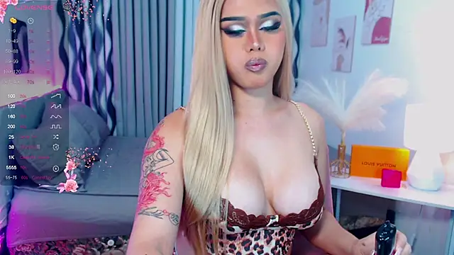 Snapshot of Ella_Fantasiax chatting on 01.23.25 Ella Fantasiax online show from 01.23.25