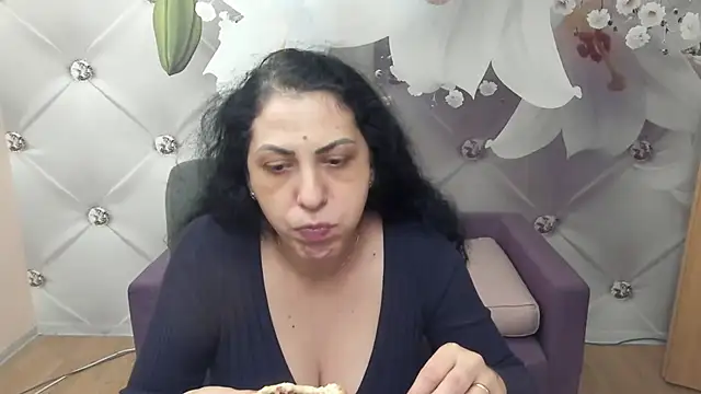 SweetArtemis online show from 11.22.25