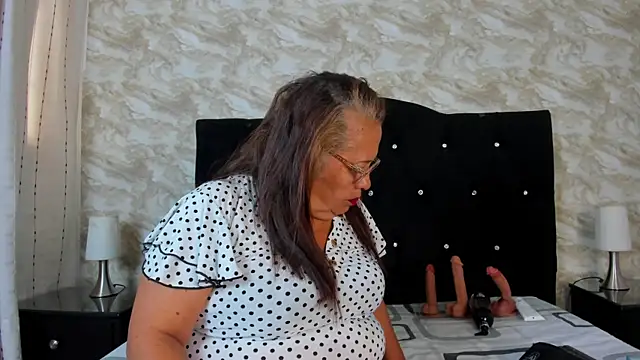 Keira Lennox online show from 10.21.25