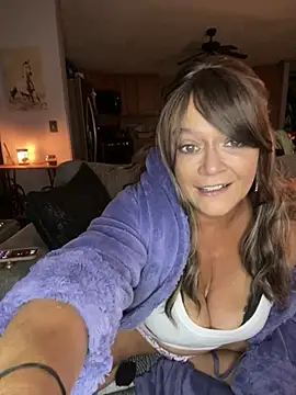 Snapshot of cowgirlc chatting on 02.19.25 cowgirlc online show from 02.19.25