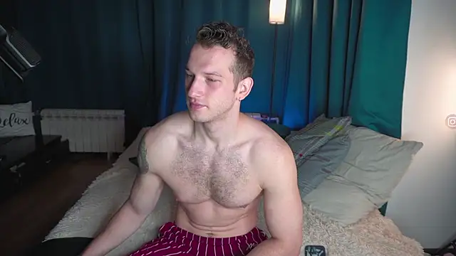 Snapshot of VIktorSecret chatting on 11.24.25 VIktorSecret online show from 11.24.25