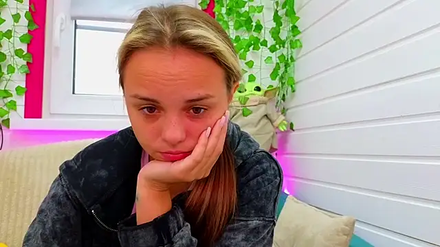 Misss Vikk online show from 09.21.25