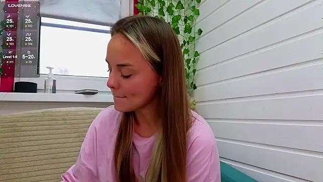 Misss Vikk online show from 10.19.25