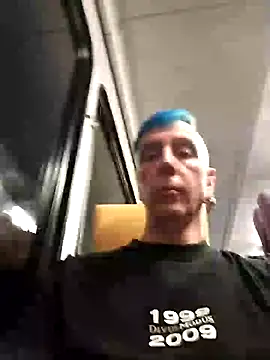 Snapshot of seelengleich chatting on 12.18.24 seelengleich online show from 12.18.24