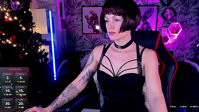 Snapshot of Devi_Evi chatting on 12.28.24 Devi Evi online show from 12.28.24