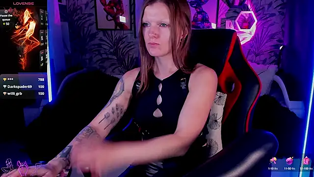 Snapshot of Devi_Evi chatting on 01.20.25 Devi Evi online show from 01.20.25