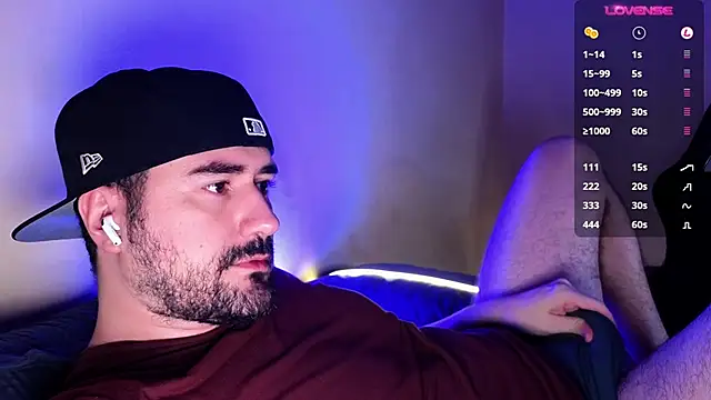 Snapshot of DominantTheo chatting on 12.15.24 DominantTheo online show from 12.15.24