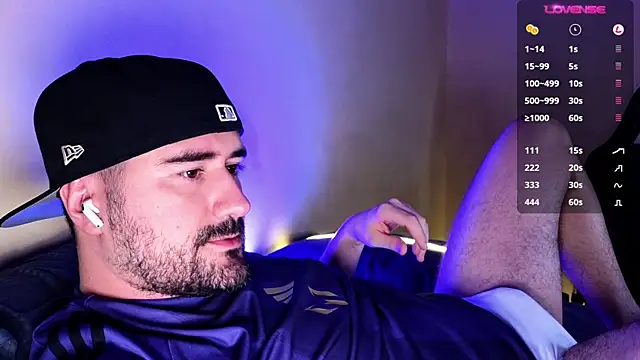 Snapshot of DominantTheo chatting on 12.22.24 DominantTheo online show from 12.22.24