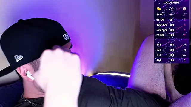 Snapshot of DominantTheo chatting on 01.05.25 DominantTheo online show from 01.05.25