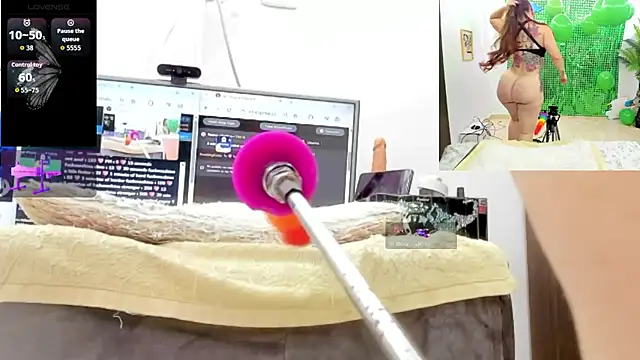 Paulina Davis  online show from 03.21.26