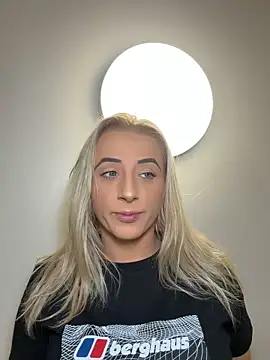 Strongqueen online show from 12.19.25