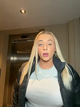 Strongqueen online show from 01.11.26