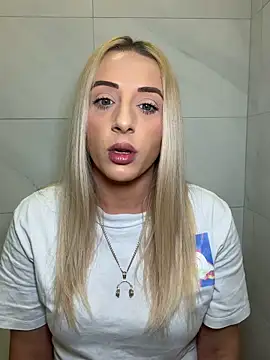 Snapshot of Strongqueen chatting on 06.04.26 Strongqueen online show from 06.04.26