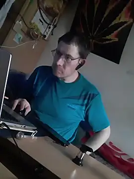 Snapshot of schmidtler35 chatting on 12.19.25 schmidtler35 online show from 12.19.25