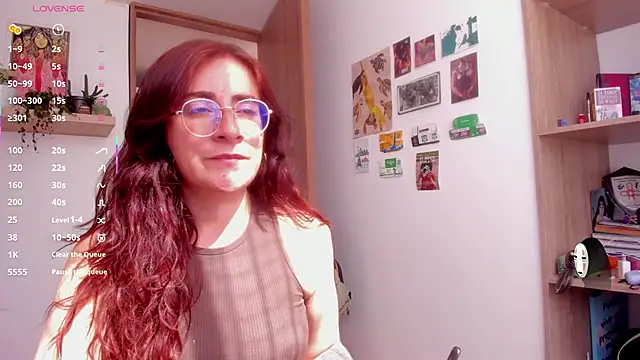 Snapshot of linda_giggle chatting on 06.11.26 linda giggle online show from 06.11.26