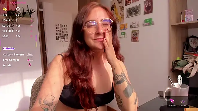Snapshot of linda_giggle chatting on 06.17.26 linda giggle online show from 06.17.26