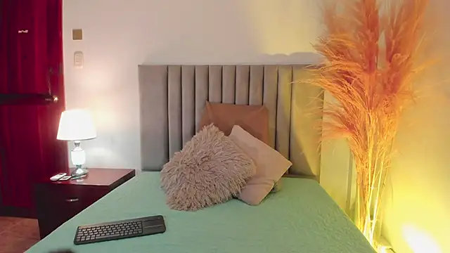 Amber  Davis online show from 12.31.24