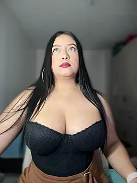 Snapshot of cami_ortiz__ chatting on 01.06.25 cami ortiz online show from 01.06.25