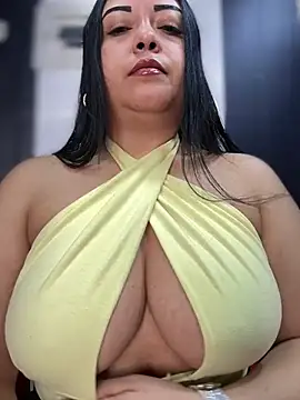 Snapshot of cami_ortiz__ chatting on 02.18.25 cami ortiz online show from 02.18.25