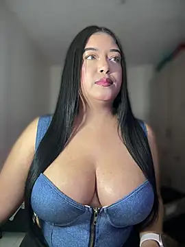 Snapshot of cami_ortiz__ chatting on 03.09.25 cami ortiz online show from 03.09.25