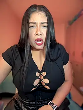 Snapshot of cami_ortiz__ chatting on 10.02.25 cami ortiz online show from 10.02.25