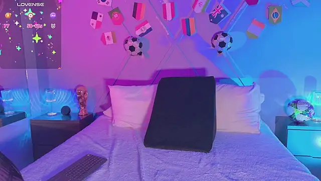 Snapshot of emmajohnss chatting on 07.17.26 emmajohnss online show from 07.17.26