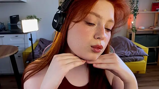 Snapshot of Sofy_Benson chatting on 05.14.26 Sofy Benson online show from 05.14.26