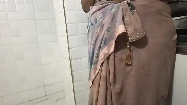 Snapshot of Riyasingh9 chatting on 10.17.25 Riyasingh9 online show from 10.17.25