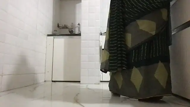 Snapshot of Riyasingh9 chatting on 11.18.25 Riyasingh9 online show from 11.18.25