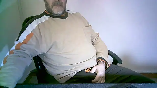 Snapshot of Greek_Passion chatting on 03.22.25 Greek Passion online show from 03.22.25