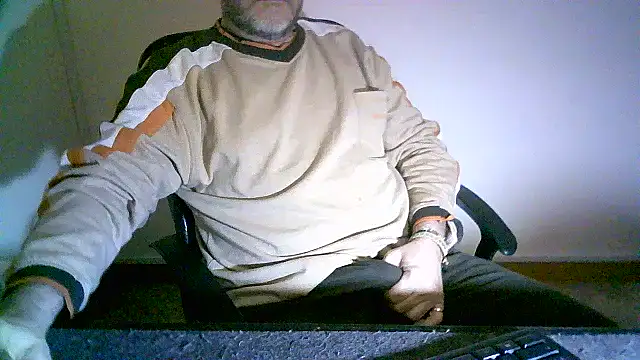 Snapshot of Greek_Passion chatting on 12.05.25 Greek Passion online show from 12.05.25