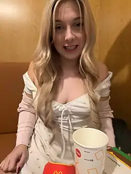 Snapshot of CherryAuroraa chatting on 12.19.24 CherryAuroraa online show from 12.19.24