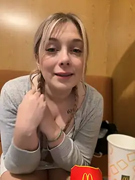 Snapshot of CherryAuroraa chatting on 12.29.24 CherryAuroraa online show from 12.29.24