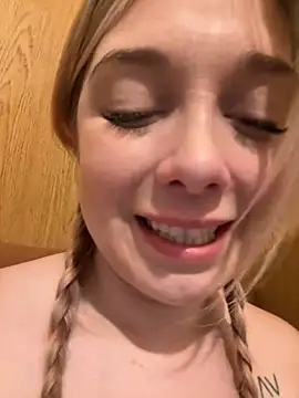 Snapshot of CherryAuroraa chatting on 12.29.24 CherryAuroraa online show from 12.29.24