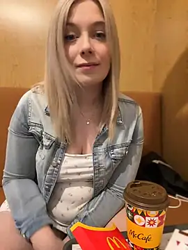 Snapshot of CherryAuroraa chatting on 01.09.25 CherryAuroraa online show from 01.09.25